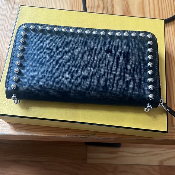 FENDI - Picture 2 of 6